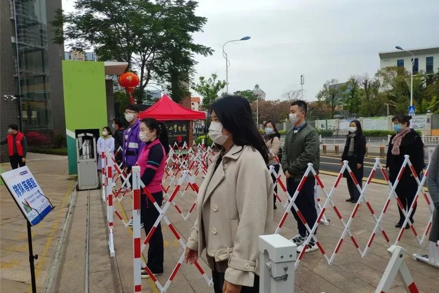 厦门第二实验小学，开展校园门岗防疫应急和处突演练